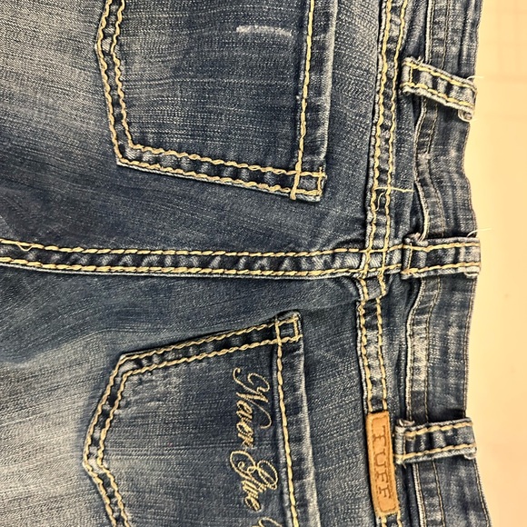 Cowgirl Tuff never give up women’s jeans.  28 waist, 35 length. - Picture 8 of 12